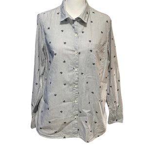 Old Navy long sleeve pin striped cat motif button down. Size M Like new.